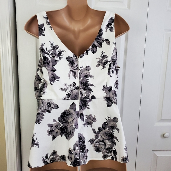 Torrid Black & White Floral Peplum Top - Picture 5 of 11